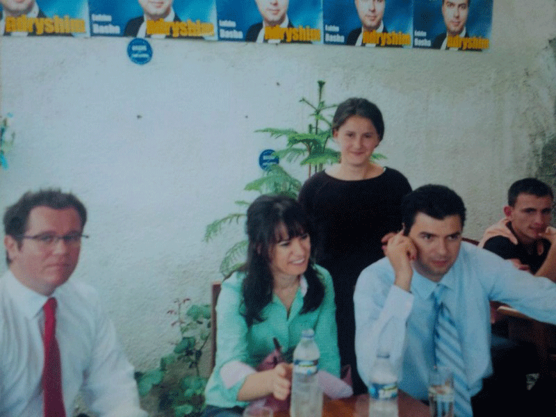 Damir Fazllic [majtas] me ish ministrin e transportit dhe telekomunikacionit Lulzim Basha [djathtas], sot kryetar i Bashkisë së Tiranës dhe kreu i Partisë Demokratike