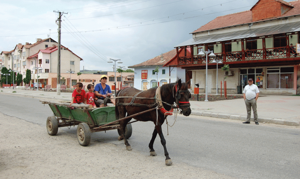 Rruga kryesore në fshatin Raducaneni, në lindje të Rumanisë. Foto: Lina Vdovii