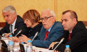 Deputetët e mazhorancës në Komisionin e Posaçëm Parlamentar të Reformës në Drejtësi. Foto:LSA