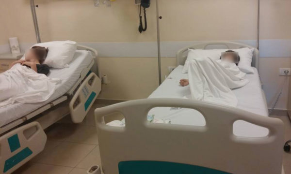 Djali dhe vajza e Albana Metës në spital pas helmimit në restorantin "Artigiano" | Foto kortezi