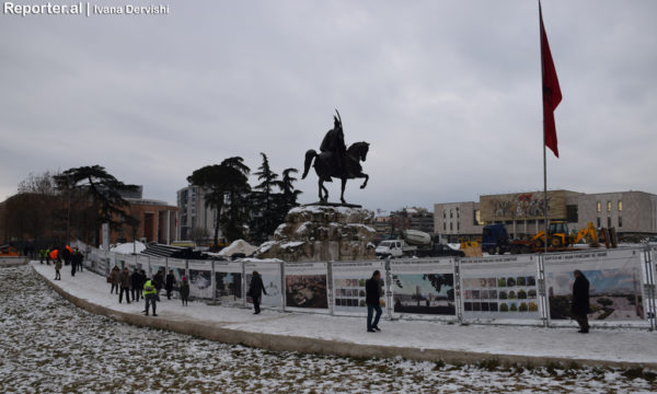 Dëbora mbuloi kryeqytetin pas 32 vitesh që nga hera e fundit kur banorët e Tiranës kishin parë rrugët të zbardheshin nga dëbora. 12 janar 2016. Foto: Ivana Dervishi/BIRN