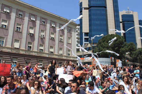 Studentët gjatë protestës. 6 maj 2015. Foto: Ivana Dervishi | BIRN