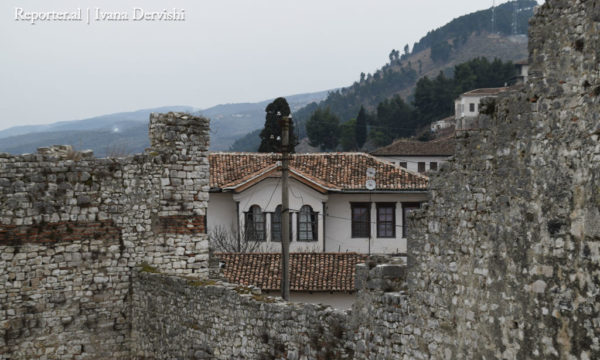 Kalaja e Beratit, 187 metra mbi kodër e ndërtuar në shekullin 13. Foto: Ivana Dervishi/BIRN