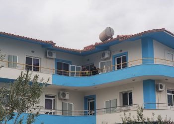 IKMT tërhiqet nga prishja e hotelit, pasi familja e pronarit u ngujua në godinë