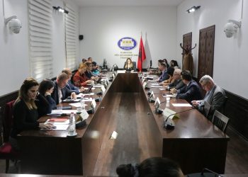 PS propozon Anastas Angjelin dhe Natasha Ahmetaj në Këshillin Mbikqyrës të BSH-së
