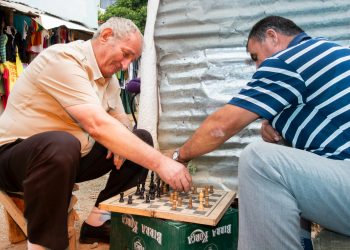 Në foto: Kampionati i lojrave të tavolinës në stolat e Tiranës