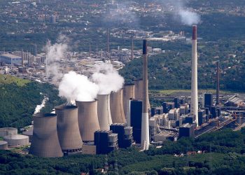 Aktivistët i bëjnë thirrje Komisionit Europian të braktisë burimet e energjisë fosile