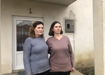 “Doja të vdisja”: Nënat kosovare kujtojnë masakrën e fëmijëve të tyre