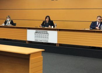 Pas kërkesës së avokatit KPK shtyn seancën për prokuroren Elveta Murra
