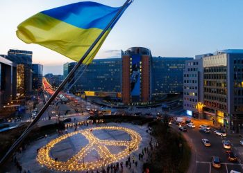 A duhet të ndalojë Evropa së financuari luftën e Putinit?