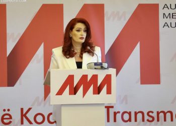 Raporti i AMA: Televizionet abuzuan gjatë pandemisë me reklama për barnat