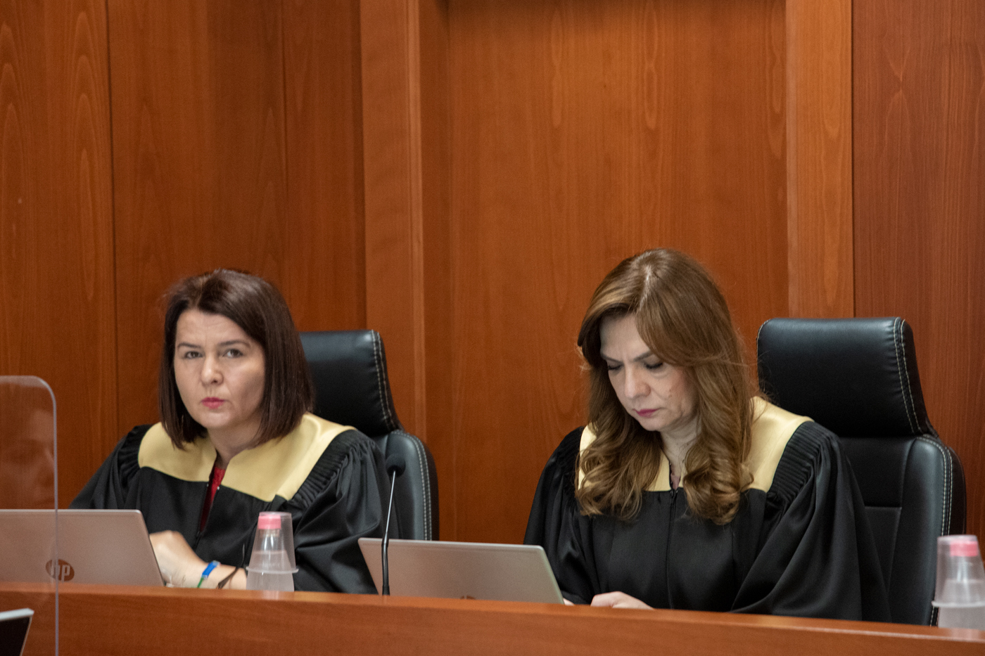 Gjyqtaret e Kolegjit të Posaçëm të Apelimit gjatë një seance. Foto: Nensi Bogdani/ BIRN. 