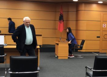 Guximtar Boçi u shkarkua për fshehjen e pasurisë dhe cenim të besimit
