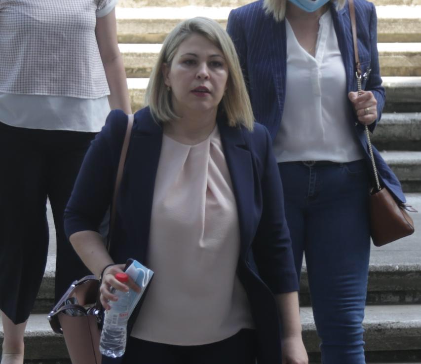 Prokurorja Natasha Prifti pas seancës në KPK. 