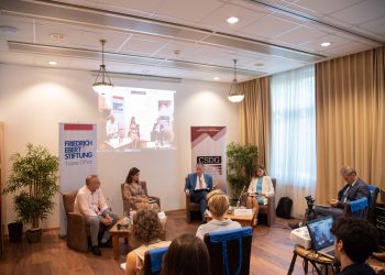 Shqiptarët e perceptojnë korrupsionin një kërcënim më të madh se luftën