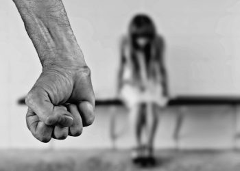 Dhuna ndaj grave është një pandemi në hije që duhet ndaluar