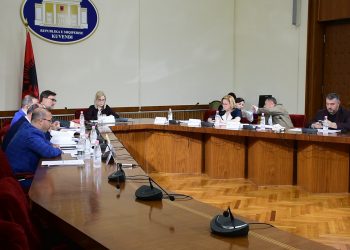 Debati për mandatin e Olta Xhaçkës shtyhet me kërkesë të PS-së