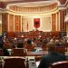 Deputetët shqiptarë miratojnë rezolutën në nderim të viktimave të Srebrenicës