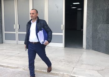Arsyet e shkarkimit të Emror Kasajt: Fshehje pasurie dhe deklarime kontradiktore