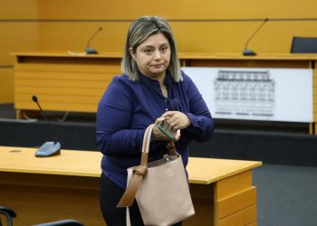 Riselda Fishta rikthehet në detyrë pas “riedukimit”
