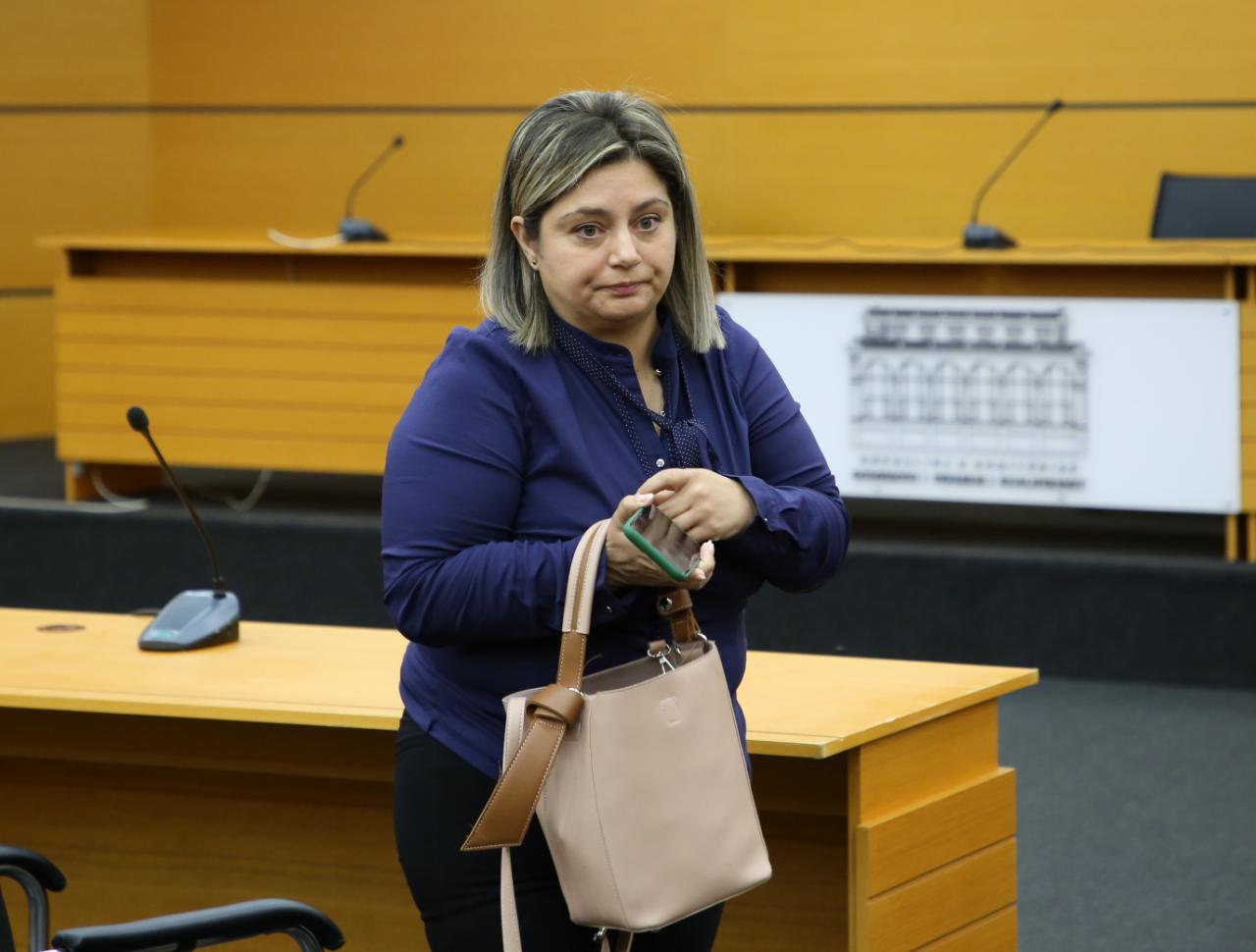 Prokurorja Riselda Fishta pas vendimit të KPK-së. Foto: LSA. 