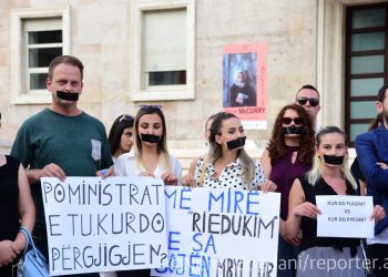 Organizatat protestojnë ndaj Ramës për “riedukimin” e gazetarit