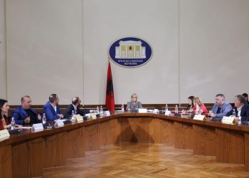 Kuvendi zvarrit kërkesat e PD për mandatin e Olta Xhaçkës