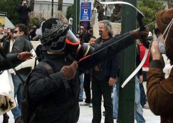 Grekët protestojnë kundër refuzimit të lirimit me kusht të anarkistit në grevë urie