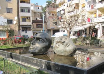 Vargje vdekjeprurëse: Si u ekzekutuan poetët Vilson Blloshmi dhe Genc Leka