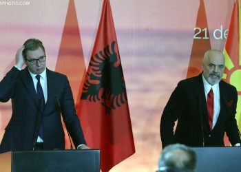 Loja e pabalancuar Vuçiç –Rama i sjell përfitime vetëm Serbisë