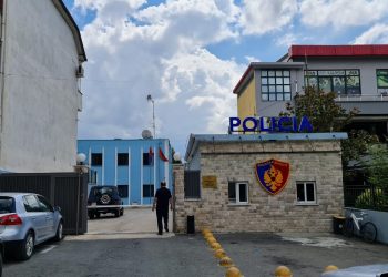 Me gjakftohtësi: Vrasjet e stilit mafioz shkaktojnë frikë në Shqipëri