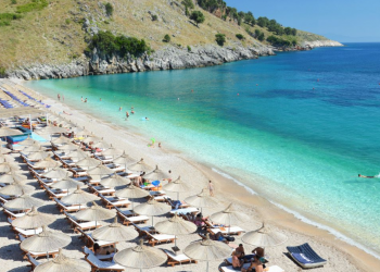 Shkëmbim akuzash për sigurinë në plazhe pas vdekjes së 7-vjeçares