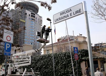 Ambasada ruse tërhiqet nga rruga “Ukraina e Lirë”