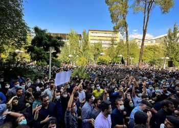 Protestat që kërcënojnë Iranin