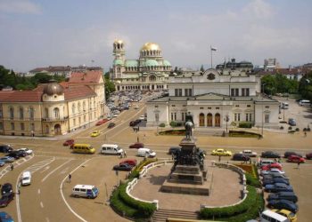Bullgaria e ndarë më në fund i premton Ukrainës armë të rënda