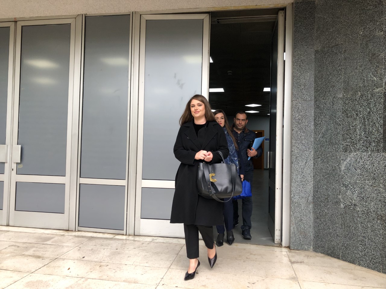 Gjyqtarja e Tiranës, Armela Hasantari pas seancës dëgjimore. Foto: Edmond Hoxhaj. 