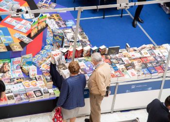 Panairi i Librit: Lexuesit e ndarë mes librave elektronikë dhe atyre të printuar