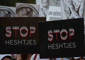 Organizatat kundër dhunës ndaj grave bëjnë thirrje për zbardhje të plagosjes së një vajze nga Kenia në Tiranë
