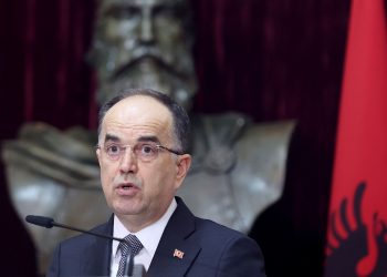 Presidenti dekreton ligjin e debatueshëm për portin e Durrësit