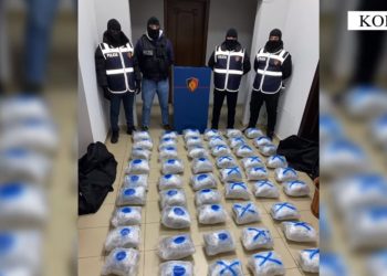 Arrestohet me drogë në makinë zyrtarja e AKSHI