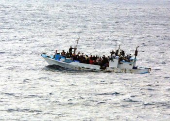 Britania duhet të fokusohet te shkaqet rrënjësore të krizës së emigrantëve