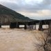 Vërshimet e lumit Mat rrezikojnë shembjen e Urës së Zogut