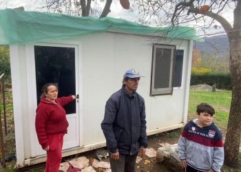 Koston e rritura pezullojnë punën për rindërtimin e shtëpive në Lezhë