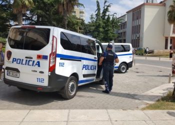 Dyshohet se përvetësuan 5 mijë metra tokë, arrestohet ish-juristi i Hipotekës dhe 2 persona të tjerë