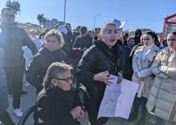 Banorët e Elbasanit kërkojnë zgjidhje emergjente për segmentin e rrezikshëm të rrugës