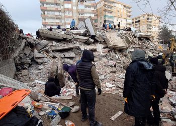 Kostoja e tërmetit në Turqi besohet të arrijë në 84 miliardë dollarë, mbi 72,000 jetë