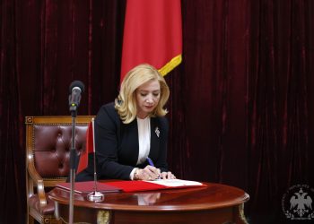 Holta Zaçaj zgjidhet kryetare e Gjykatës Kushtetuese