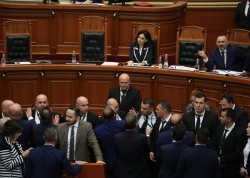 Kryeministri shmang interpelancën për lidhjet me McGonigal