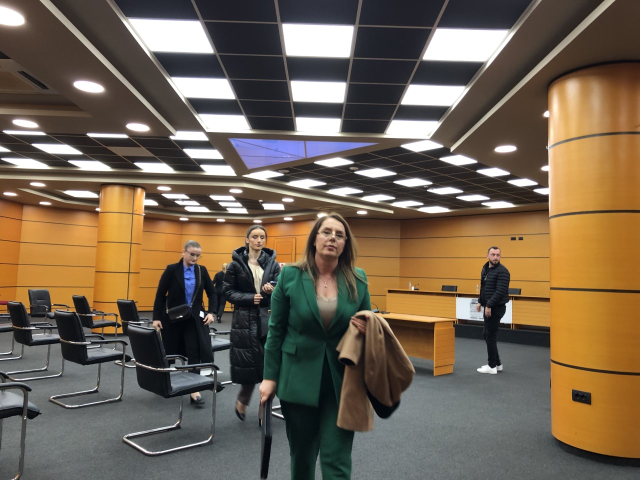 Gjyqtarja Selvie Gjoçaj pas seancës dëgjimore në KPK. Foto: Edmond Hoxhaj. 