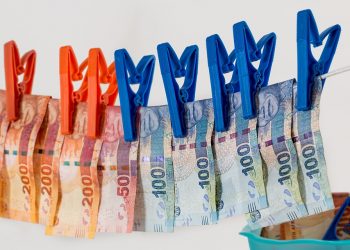 Që demokracia të shpëtojë, mbyllni parajsat fiskale